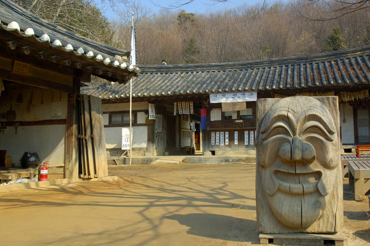 韓國(guó)水原民俗村木雕面具