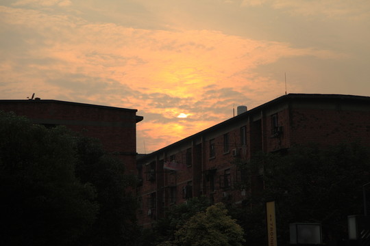 老房子夕陽(yáng)
