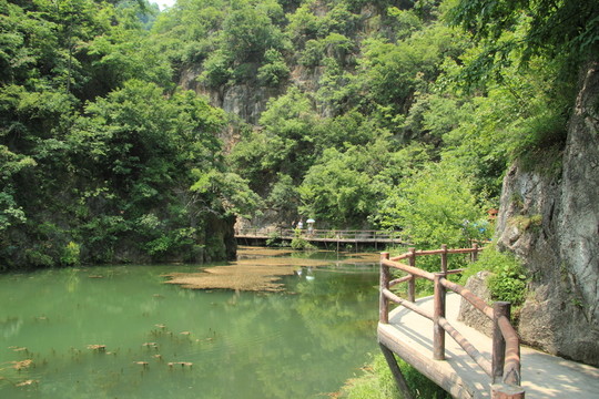 人工湖