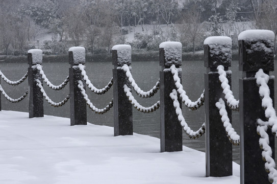 雪舞南湖