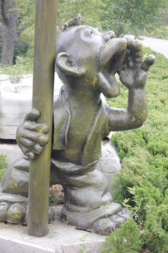 武大郎雕塑