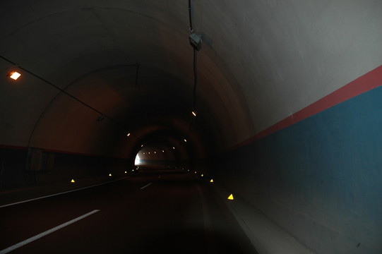 高速隧道
