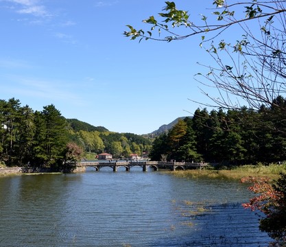 藍天碧水如琴湖