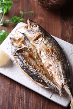 烤竹莢魚