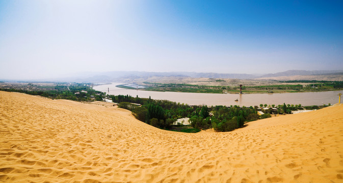 寧夏沙坡頭全景圖