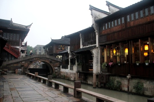 烏鎮(zhèn) 老街 河流 雨天