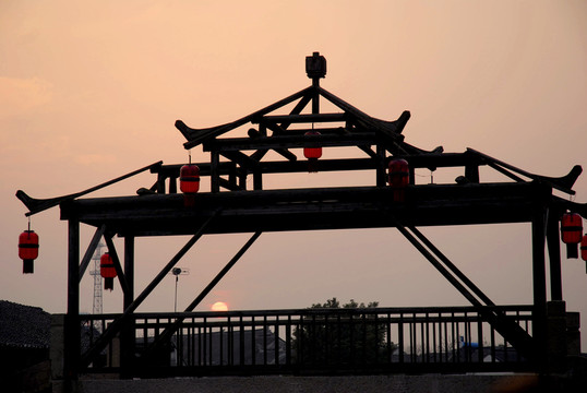泰來(lái)橋夕照