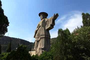 大禹雕像