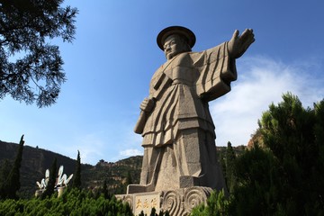 大禹雕像