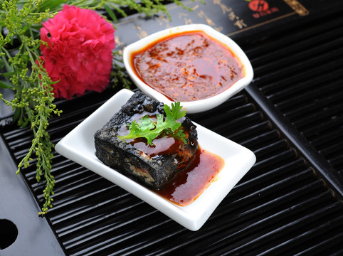 油炸 臭豆腐 聞著臭 吃著香