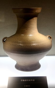 青釉波紋雙耳壺