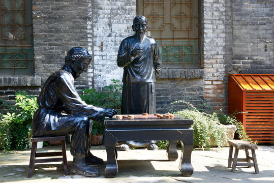 周村下象棋的銅雕像