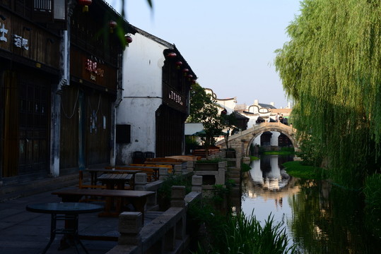 月河街
