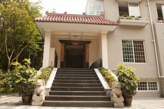 花園洋房門庭