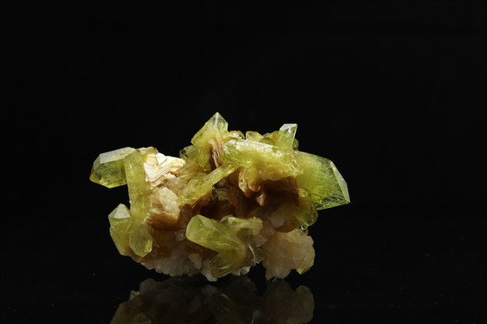稀有礦石標(biāo)本 黃水晶