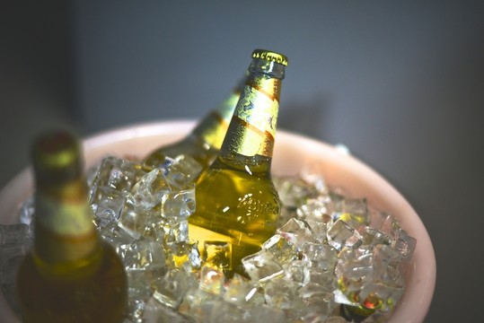 冰鎮(zhèn)啤酒