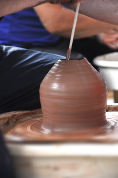 手工陶藝制作場景