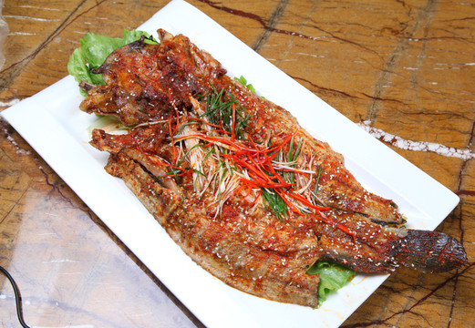 烤鯰魚