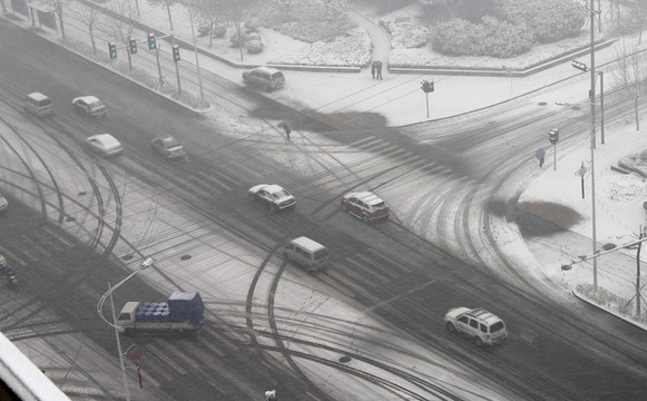 馬路雪景