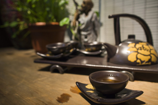 優(yōu)雅的陶瓷茶具