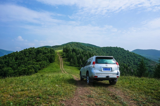 汽車山坡地形駕駛