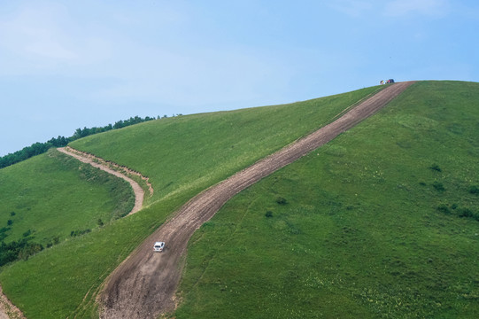 越野汽車山坡地形駕駛