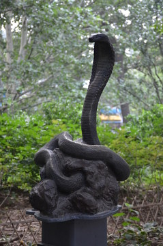 眼鏡王蛇雕塑