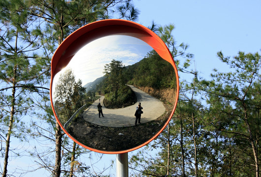 凸面鏡 山路十八彎