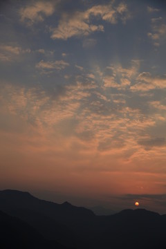山間云霞