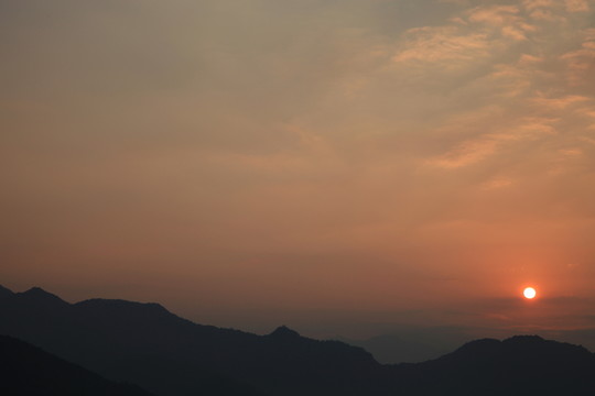 山間云霞