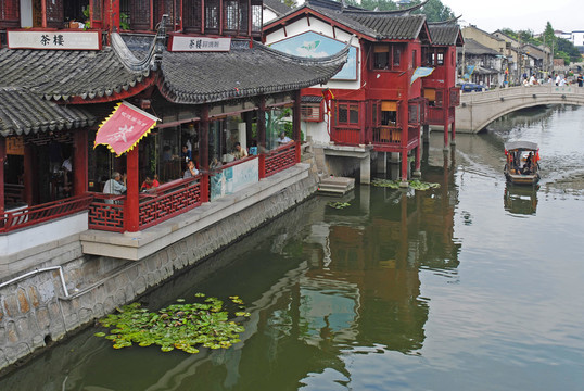 七寶古鎮(zhèn)蒲匯塘河平安橋木船