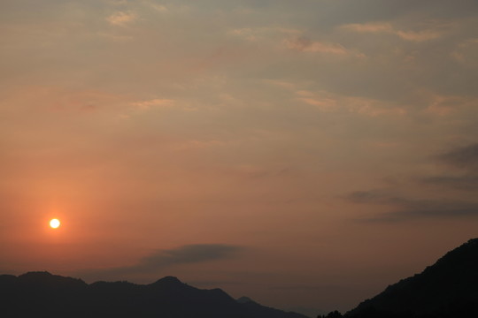 山間云霞