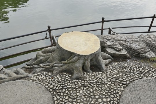 假樹樁