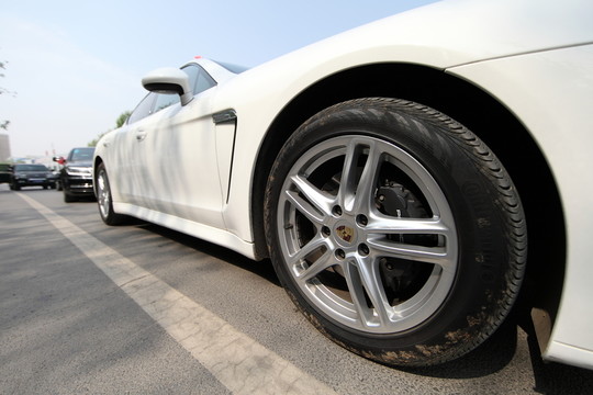 轎車