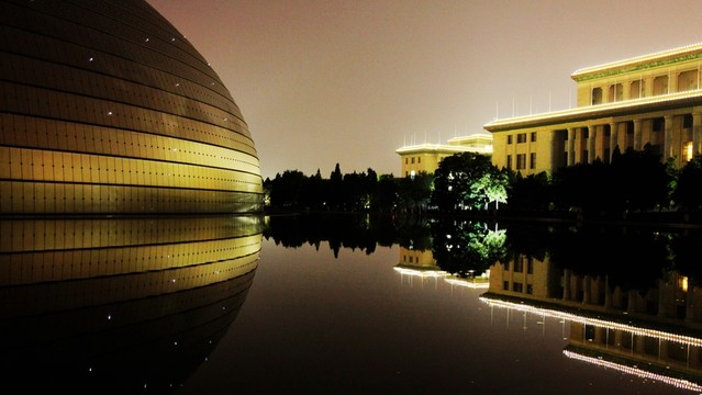 人民大會(huì)堂和國(guó)家大劇院夜景