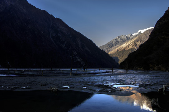 湖光山色 巴王海雪山風(fēng)景