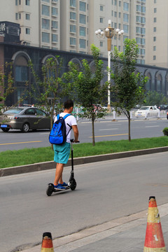 滑滑車 青年