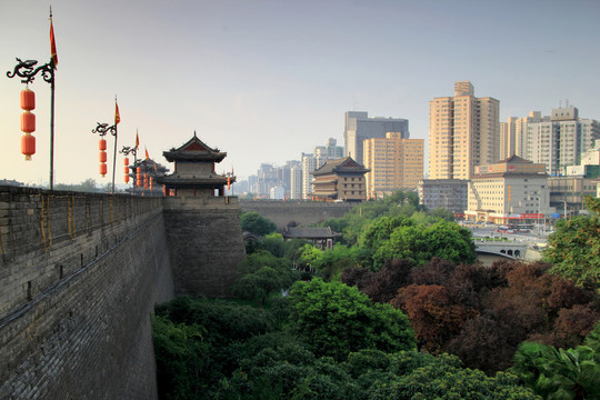 西安城墻外的都市風(fēng)光