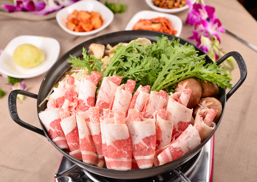 烤牛肉蘑菇火鍋