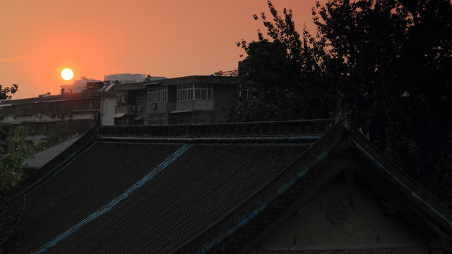 夕陽下的西安東岳廟