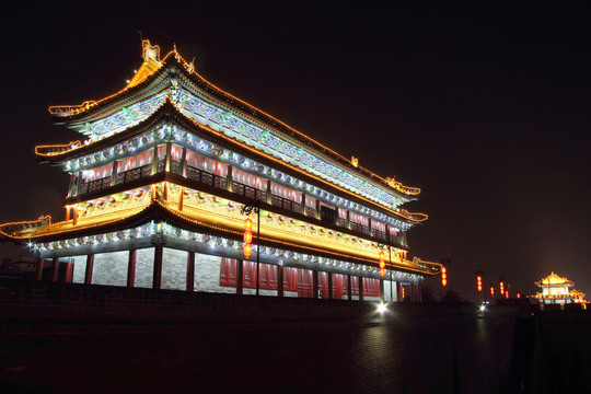 西安城墻東門(mén)主樓夜景