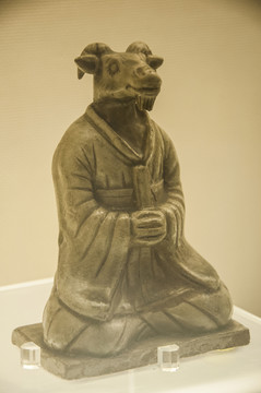 唐代青釉羊頭人身俑