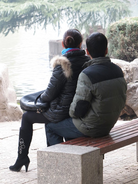 男女休閑圖