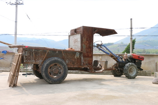 手扶拖拉機