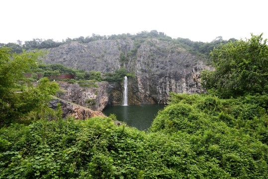 上海辰山植物園 礦坑花園 瀑布