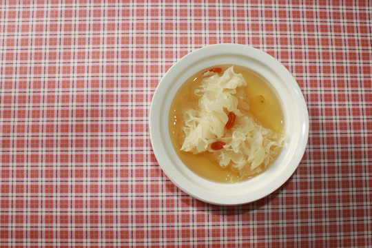 雪耳枸杞百合大靚湯