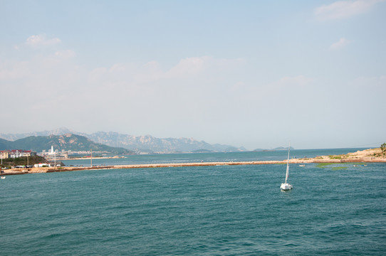 海中帆船