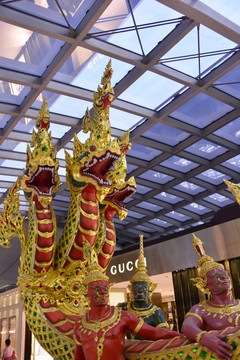 曼谷機(jī)場(chǎng)那伽神龍群雕