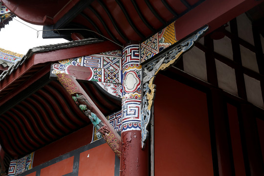 雕梁畫(huà)棟