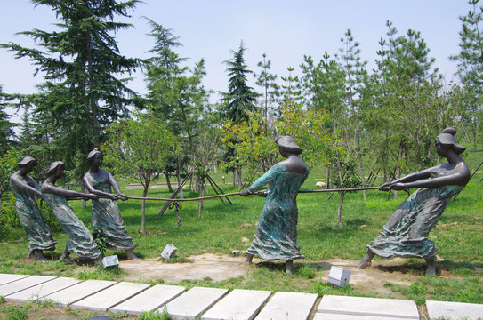 西安大明宮遺址公園唐代仕女雕塑